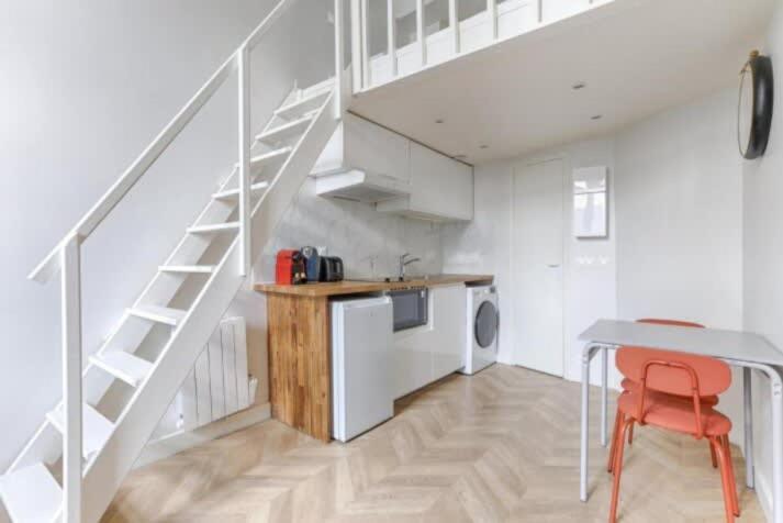 Mezzanine Au Coeur De Batignolles * Paris